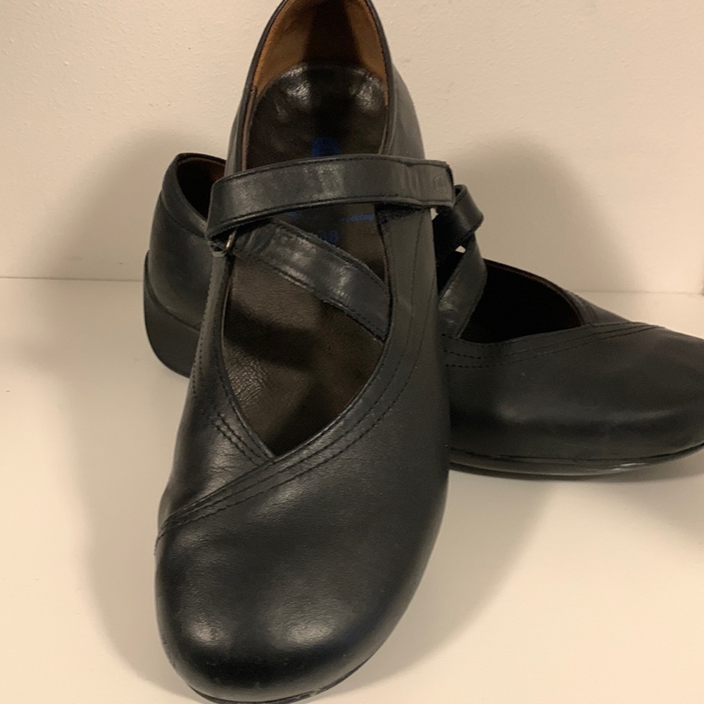 Wolky “Passion“ Mary Jane Black women’s Velcro closing shoes.Excellent condition